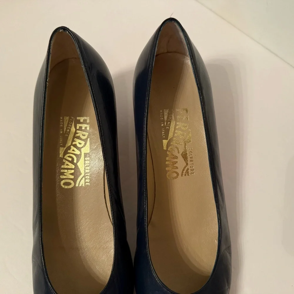 ⭐️SALVATORE FERRAGAMO SHOES HEELS NAVY BLUE LEATHER SIZE 8B ITALY LUXURY
